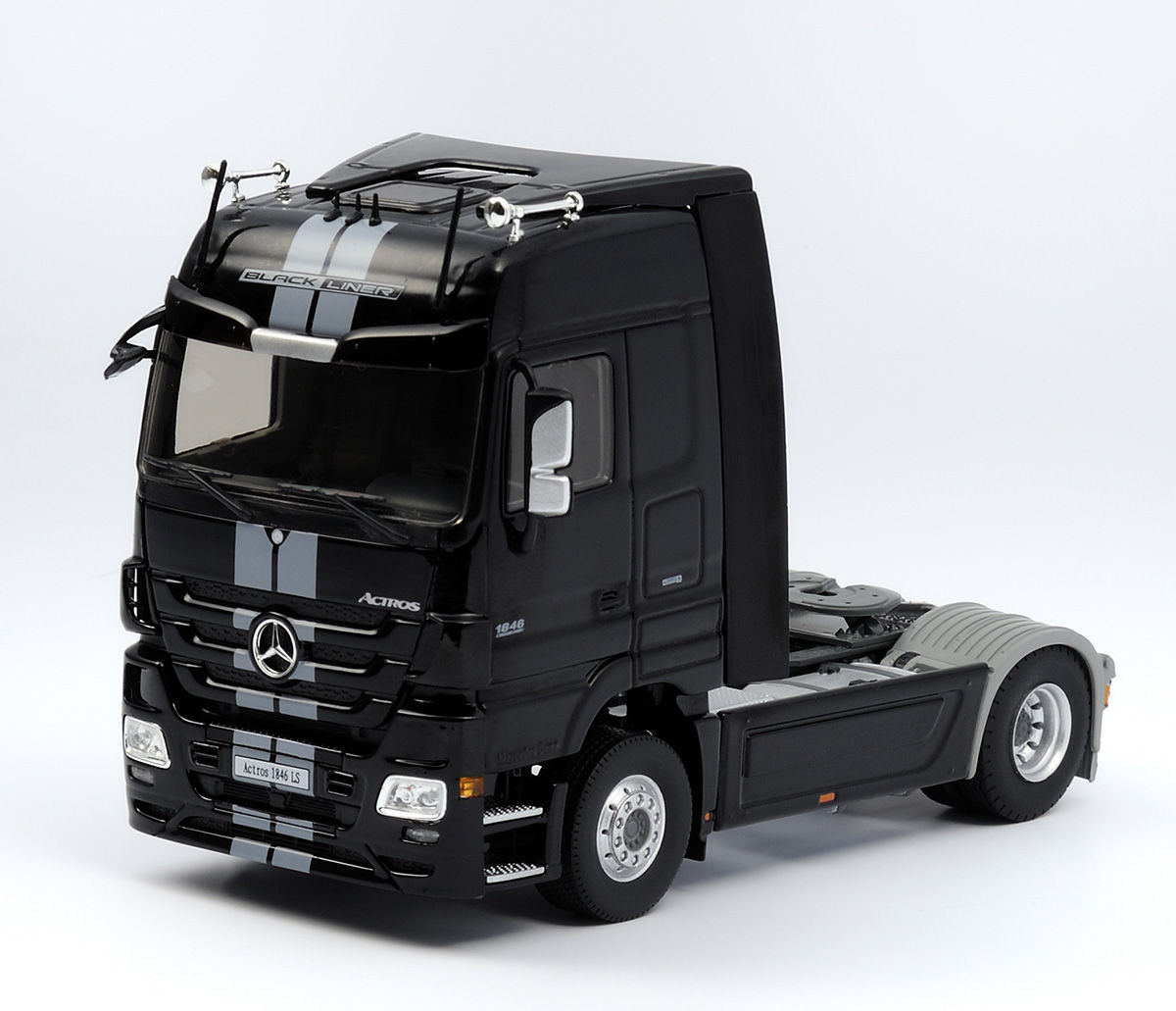 NOUVEAU TRACTEUR E-MERCEDES ACTROS 600 BLANC ELECTRIQUE ELIGOR 1/43 Réf 118215