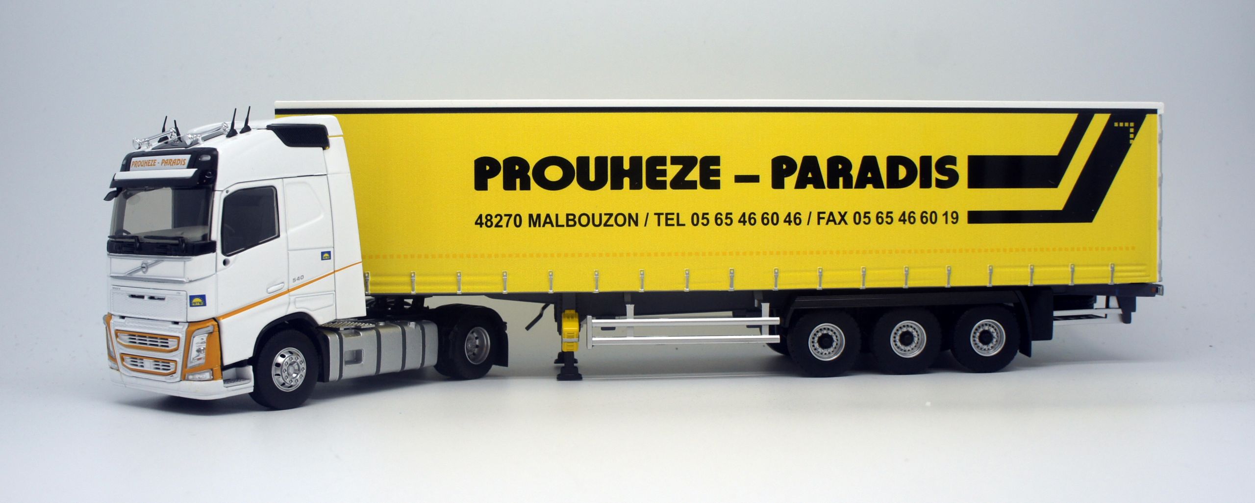 Camion avec remorque céréalières des Transports MESPLES - VOLVO FH 4x2