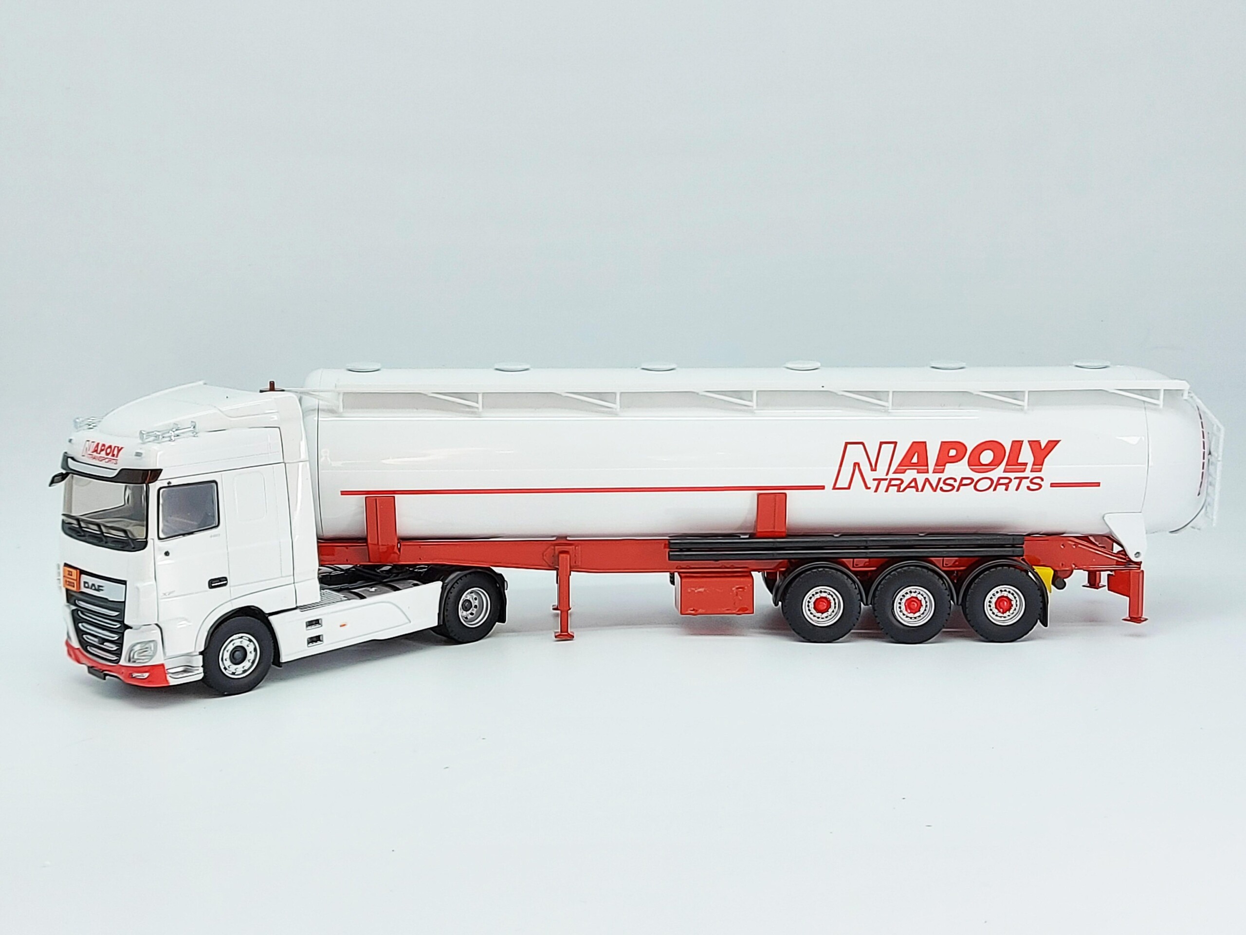 Maquette 1:76 DAF XF Camion Citerne à Carburant - Marque Oxford Diecast - Métal Moulé - Neuf