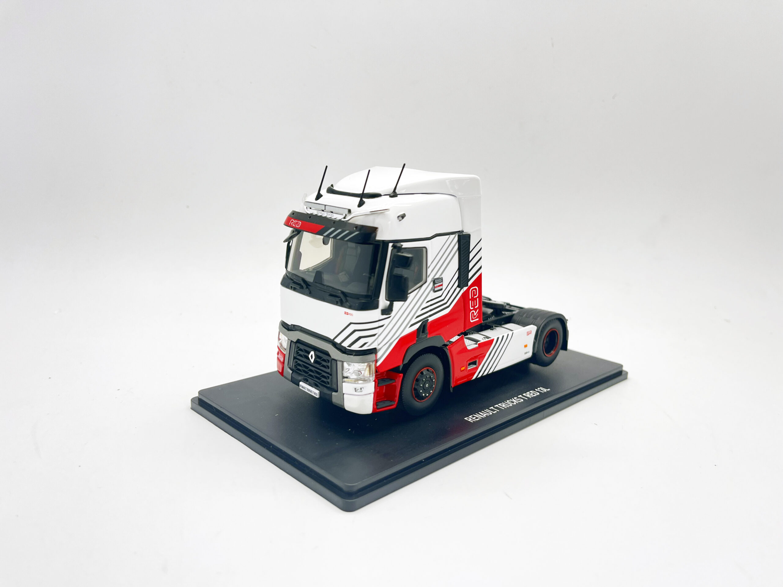 TRACTEUR RENAULT T TRUCKS T480 RED 13l ELIGOR 1:43 Réf 118046 - La Boutique D'ALAIN